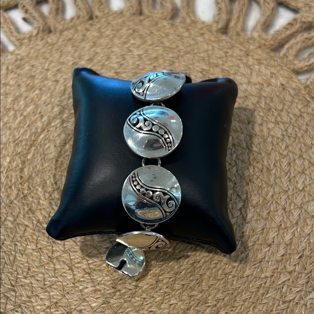 BRIGHTON VINTAGE RETIRED Elegant Silver Bracelet with Intricate Design